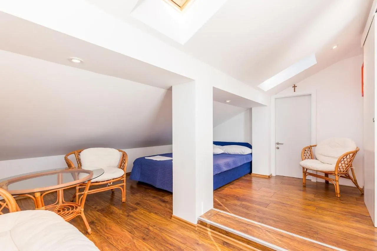 Apartment In Crikvenica 41514
