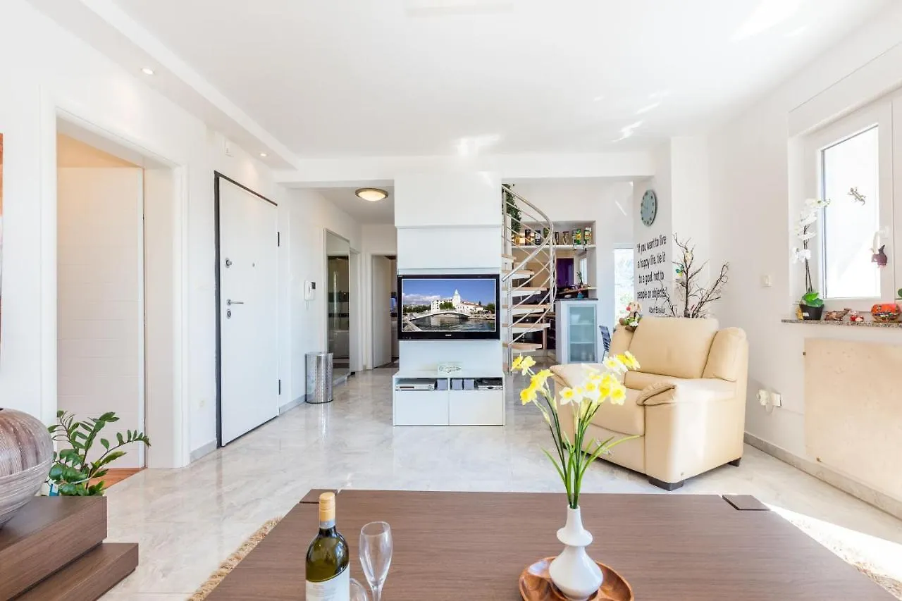 Apartment In Crikvenica 41514