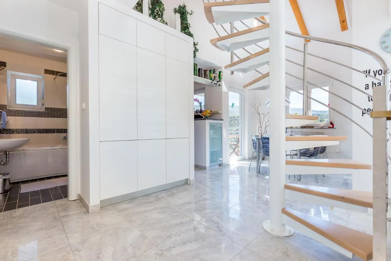 Apartment In Crikvenica 41514